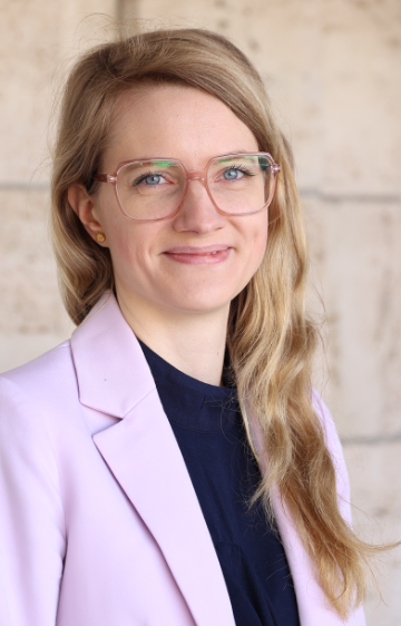 Frau Clara Schelbert
